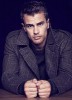 photo Theo James